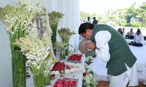 Uttarakhand : सीएम धामी ने केंद्रीय मंत्री भूपेंद्र यादव के पिता को दी श्रद्धांजलि