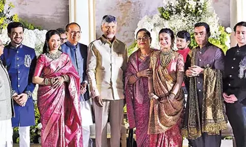 Andhra: मुख्यमंत्री नायडू केंद्रीय मंत्री शिवराज सिंह चौहान के बेटों के रिसेप्शन में शामिल हुए