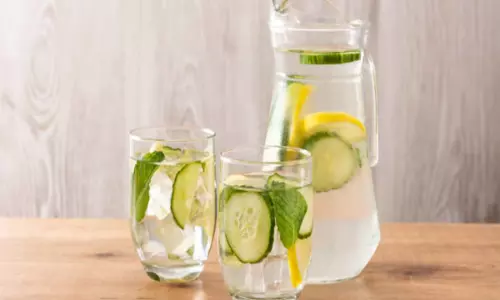 Healthy Lifestyle : डिटॉक्स वाटर सेहत के लिए नहीं हमेशा फायदेमंद