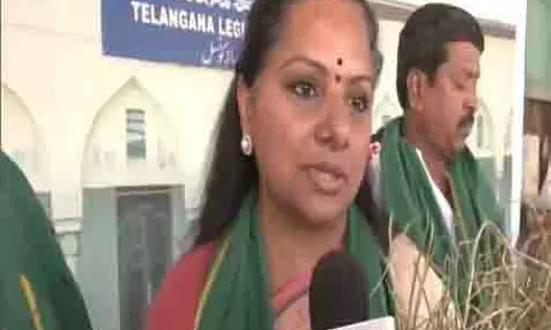 BRS की के कविता ने सूखे के मुद्दे पर तेलंगाना सरकार की आलोचना की BRS की के कविता ने सूखे के मुद्दे पर तेलंगाना सरकार की आलोचना की