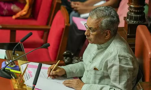 Karnataka: होराट्टी ने मंत्री के खिलाफ विशेषाधिकार हनन प्रस्ताव की चेतावनी दी Karnataka: होराट्टी ने मंत्री के खिलाफ विशेषाधिकार हनन प्रस्ताव की चेतावनी दी