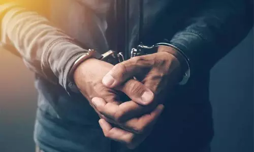 Kerala: 100 किलो चंदन की लकड़ी के साथ दो लोग गिरफ्तार