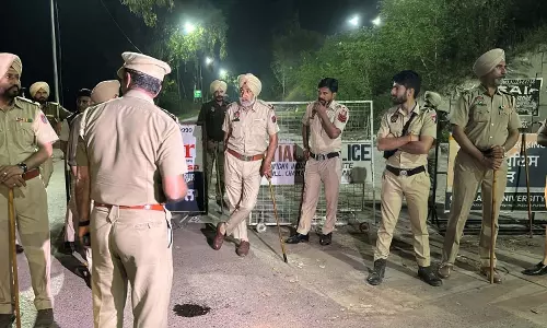 BIG BREAKING: किसानों के मार्च पर सख्ती, पुलिस ने कई प्रदर्शनकारियों को हिरासत में लिया