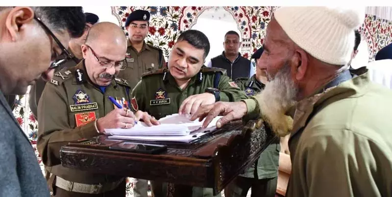 शिकायतों का त्वरित एवं निष्पक्ष तरीके से निपटारा किया जाएगा: DGP Nalin Prabhat शिकायतों का त्वरित एवं निष्पक्ष तरीके से निपटारा किया जाएगा: DGP Nalin Prabhat