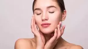 Beauty Tips: रात को सोने से पहले एलोवेरा के साथ मिलाएं ये 5 चीजें, 15 दिन में चमक उठेगा चेहरा Beauty Tips: रात को सोने से पहले एलोवेरा के साथ मिलाएं ये 5 चीजें, 15 दिन में चमक उठेगा चेहरा