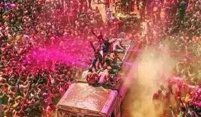 Indore: रंगपंचमी पर रंगों से सराबोर हुआ शहर, 150 साल से मनाया जा रहा गैर उत्सव Indore: रंगपंचमी पर रंगों से सराबोर हुआ शहर, 150 साल से मनाया जा रहा गैर उत्सव