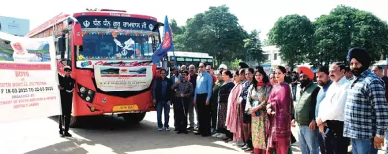 YSS ने साहसिक खेलों को बढ़ावा दिया, 120 लड़के पटनीटॉप ट्रेक के लिए रवाना हुए YSS ने साहसिक खेलों को बढ़ावा दिया, 120 लड़के पटनीटॉप ट्रेक के लिए रवाना हुए