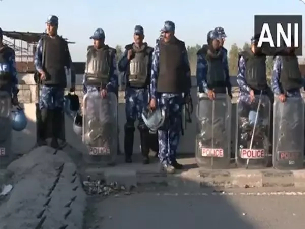 किसानों के विरोध के बीच Haryana-Punjab Shambhu border पर सुरक्षा बढ़ा दी गई किसानों के विरोध के बीच Haryana-Punjab Shambhu border पर सुरक्षा बढ़ा दी गई