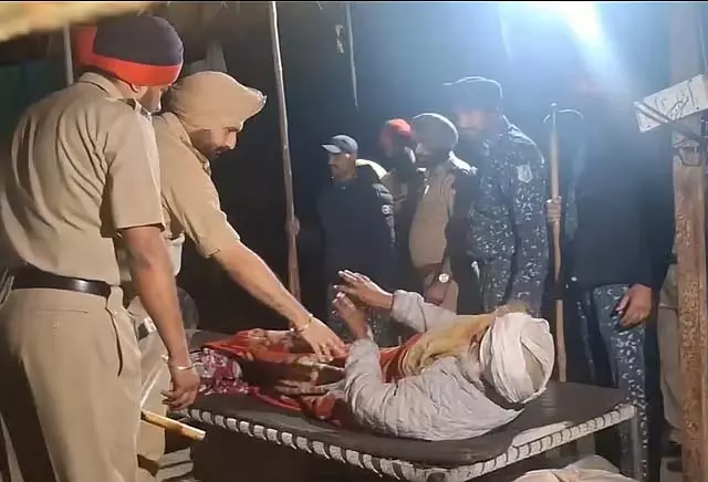 विरोध प्रदर्शन बाधित: पंजाब सरकार ने एक साल बाद शंभू, खनौरी सीमा से किसानों को हटाया विरोध प्रदर्शन बाधित: पंजाब सरकार ने एक साल बाद शंभू, खनौरी सीमा से किसानों को हटाया