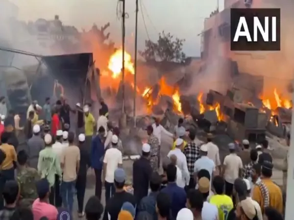 Chhatrapati Sambhajinagar में फर्नीचर की दुकानों में लगी आग Chhatrapati Sambhajinagar में फर्नीचर की दुकानों में लगी आग