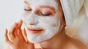 Skin Problems: दही में ये चीजें मिलाकर लगाएं, मिलेगी ग्लोइंग स्किन Skin Problems: दही में ये चीजें मिलाकर लगाएं, मिलेगी ग्लोइंग स्किन