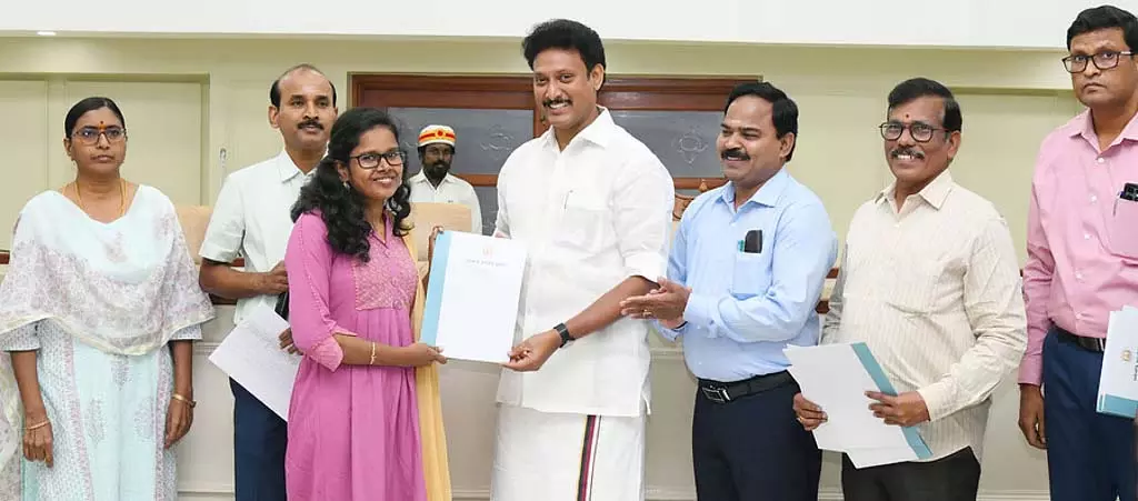Tamil Nadu: मंत्री अंबिल महेश ने 217 लोगों को नियुक्ति आदेश जारी किए Tamil Nadu: मंत्री अंबिल महेश ने 217 लोगों को नियुक्ति आदेश जारी किए