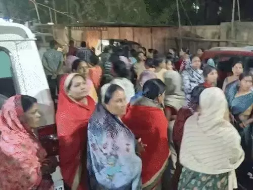 अतिक्रमण की कार्रवाई के खिलाफ लोग नाराज, डिप्टी CM साव का बंगला घेरा अतिक्रमण की कार्रवाई के खिलाफ लोग नाराज, डिप्टी CM साव का बंगला घेरा