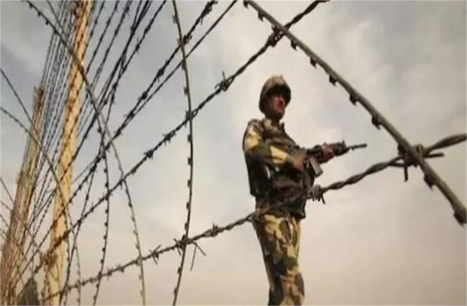 Jammu-Kashmir: सीमा पार करने की कोशिश कर रहा था युवक, BSF जवानों ने की फायरिंग Jammu-Kashmir: सीमा पार करने की कोशिश कर रहा था युवक, BSF जवानों ने की फायरिंग