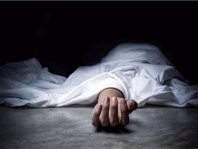Bikaner: एक ही परिवार के 3 लोगों की मौत, पूरे इलाके में सनसनी Bikaner: एक ही परिवार के 3 लोगों की मौत, पूरे इलाके में सनसनी