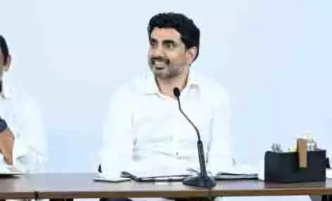 Lokesh ने दिव्यांग लड़की के लिए सहायता का निर्देश दिया Lokesh ने दिव्यांग लड़की के लिए सहायता का निर्देश दिया