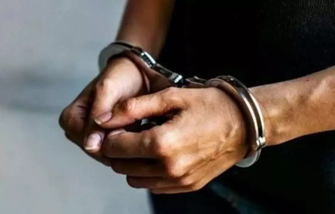 ओडिशा में लोडिंग घोटाला: बीजद नेता राजा चक्र का सहयोगी गिरफ्तार ओडिशा में लोडिंग घोटाला: बीजद नेता राजा चक्र का सहयोगी गिरफ्तार