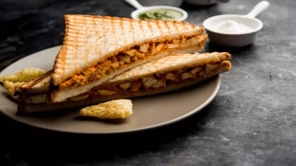 Onion and Cucumber Sandwich: प्याज और खीरे की मदद से मिनटों में तैयार करें सैंडविच Onion and Cucumber Sandwich: प्याज और खीरे की मदद से मिनटों में तैयार करें सैंडविच