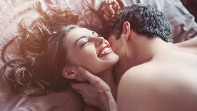 Sex : रिश्तों और शारीरिक-मानसिक सेहत के लिए इसकी अहमियत, जानें Sex : रिश्तों और शारीरिक-मानसिक सेहत के लिए इसकी अहमियत, जानें