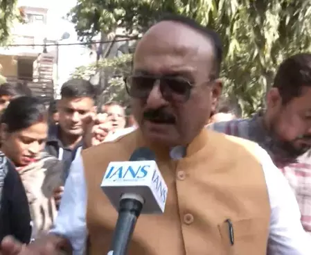 दिल्ली सरकार में मंत्री आशीष सूद ने सुनी लोगों की समस्याएं दिल्ली सरकार में मंत्री आशीष सूद ने सुनी लोगों की समस्याएं