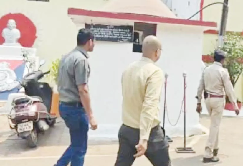 कमीशन कितना मिला शराब घोटाले में? कवासी लखमा से पूछताछ जारी कमीशन कितना मिला शराब घोटाले में? कवासी लखमा से पूछताछ जारी