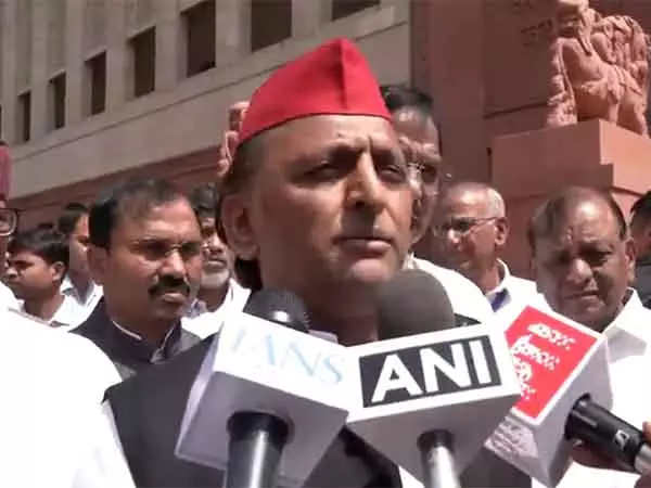 अखिलेश यादव ने नागपुर हिंसा पर RSS के सुनील आंबेकर की आलोचना की अखिलेश यादव ने नागपुर हिंसा पर RSS के सुनील आंबेकर की आलोचना की