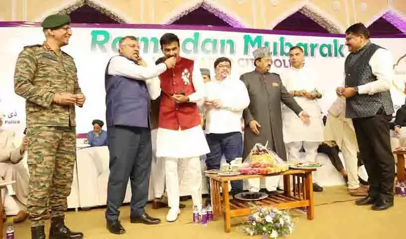 Hyderabad पुलिस ने चौमहल्ला पैलेस में दावत ए इफ्तार का आयोजन किया Hyderabad पुलिस ने चौमहल्ला पैलेस में दावत ए इफ्तार का आयोजन किया