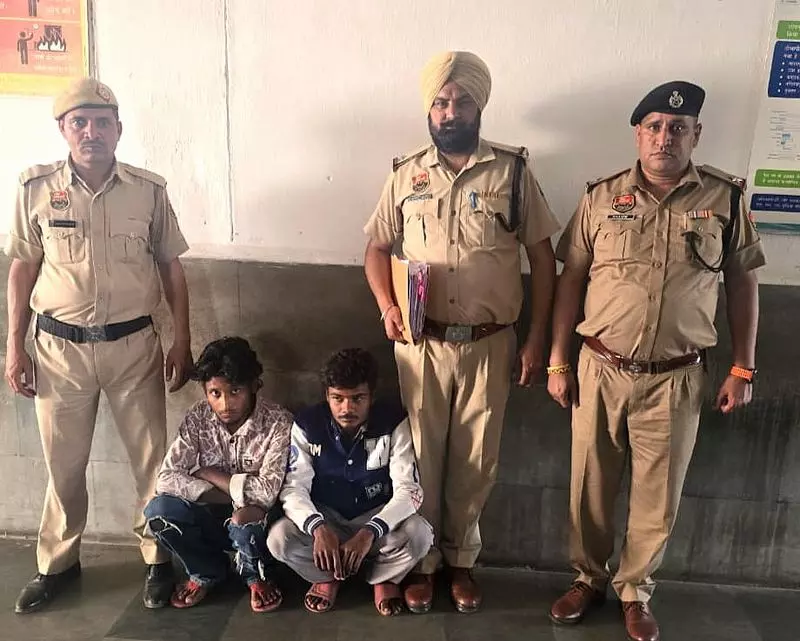 Haryana : हत्या के मामले में किशोर समेत तीन गिरफ्तार Haryana : हत्या के मामले में किशोर समेत तीन गिरफ्तार