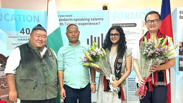 Nagaland : एलॉन्ग और डॉ. योमे ने भारत में ताइपे के प्रतिनिधियों से मुलाकात की Nagaland : एलॉन्ग और डॉ. योमे ने भारत में ताइपे के प्रतिनिधियों से मुलाकात की