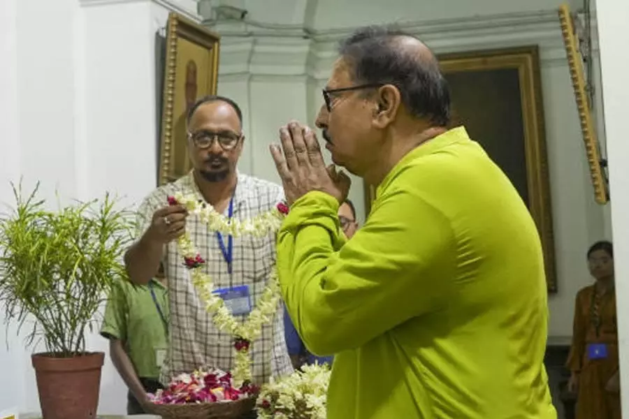 भाजपा विधायकों ने विधानसभा अध्यक्ष Biman Banerjee के इस्तीफे की मांग की भाजपा विधायकों ने विधानसभा अध्यक्ष Biman Banerjee के इस्तीफे की मांग की