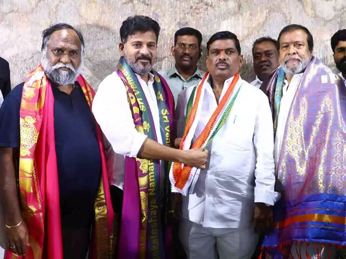 पटनचेरू MLA Mahipal Reddy ने SC में हलफनामे में कांग्रेस में शामिल होने से किया इनकार पटनचेरू MLA Mahipal Reddy ने SC में हलफनामे में कांग्रेस में शामिल होने से किया इनकार