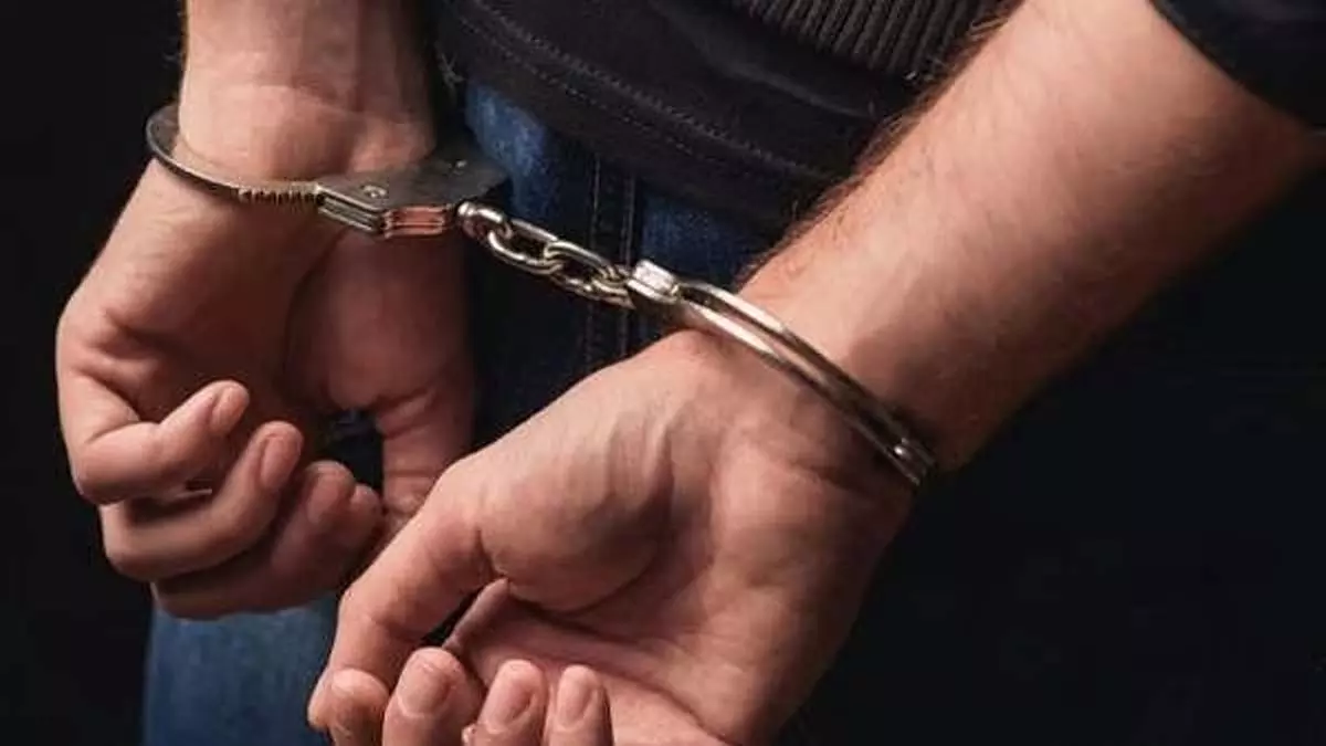 छेड़खानी को लेकर सहकर्मी की बेरहमी से हत्या, 19 वर्षीय निर्माण मजदूर गिरफ्तार छेड़खानी को लेकर सहकर्मी की बेरहमी से हत्या, 19 वर्षीय निर्माण मजदूर गिरफ्तार