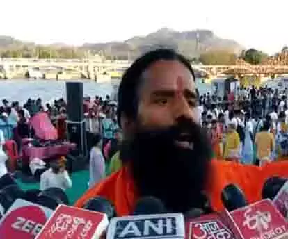 औरंगजेब भारत के लिए आदर्श नहीं हो सकता, गुलामी के प्रतीकों को शांतिपूर्ण तरीके से हटाया जाएगा: Ramdev औरंगजेब भारत के लिए आदर्श नहीं हो सकता, गुलामी के प्रतीकों को शांतिपूर्ण तरीके से हटाया जाएगा: Ramdev