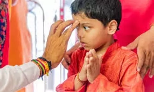Natural Remedies: माथे पर चंदन का लेप लगाने से मिलते हैं ये 5 फायदे