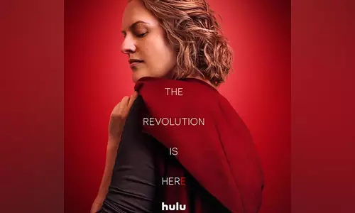एलिज़ाबेथ मॉस अभिनीत The Handmaid Tale का ट्रेलर जारी एलिज़ाबेथ मॉस अभिनीत The Handmaid Tale का ट्रेलर जारी