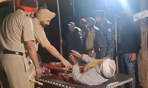 विरोध प्रदर्शन बाधित: पंजाब सरकार ने एक साल बाद शंभू, खनौरी सीमा से किसानों को हटाया विरोध प्रदर्शन बाधित: पंजाब सरकार ने एक साल बाद शंभू, खनौरी सीमा से किसानों को हटाया