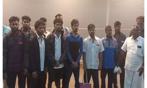श्रीलंका में हिरासत में लिए जाने के बाद 13 गिरफ्तार मछुआरे Chennai लौटे श्रीलंका में हिरासत में लिए जाने के बाद 13 गिरफ्तार मछुआरे Chennai लौटे