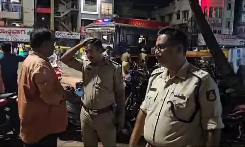मुस्लिम युवक ने मंदिर पर पत्थर फेंका: सांप्रदायिक तनाव मुस्लिम युवक ने मंदिर पर पत्थर फेंका: सांप्रदायिक तनाव