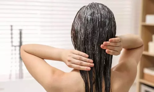 गर्मियों में बालों की देखभाल: स्वस्थ और चमकदार बालों के लिए 5 DIY हेयर मास्क गर्मियों में बालों की देखभाल: स्वस्थ और चमकदार बालों के लिए 5 DIY हेयर मास्क