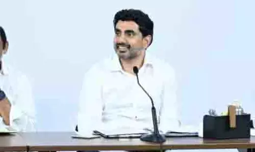 Lokesh ने दिव्यांग लड़की के लिए सहायता का निर्देश दिया Lokesh ने दिव्यांग लड़की के लिए सहायता का निर्देश दिया