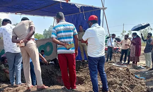 Guledagudda : ढाई महीने बाद शव को खोदकर निकाला गया और उसकी जांच की गई