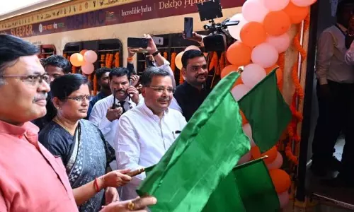 उपमुख्यमंत्री ने Odisha में नागरिकों की तीर्थयात्रा ट्रेन को हरी झंडी दिखाई उपमुख्यमंत्री ने Odisha में नागरिकों की तीर्थयात्रा ट्रेन को हरी झंडी दिखाई