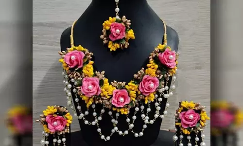 Fashion Style : हल्दी रस्म में इन फूलों की ज्वेलरी से निखरेगा लुक