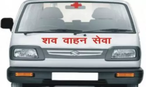 Firozabad: बीजेपी पार्षद को बेटी की मौत के बाद शव वाहन नहीं मिला