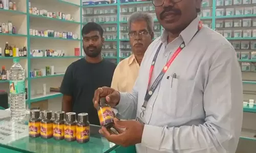 तेलंगाना औषधि नियंत्रण प्रशासन ने जगतियाल में बिना लाइसेंस वाली दुकान से दवाइयां जब्त कीं