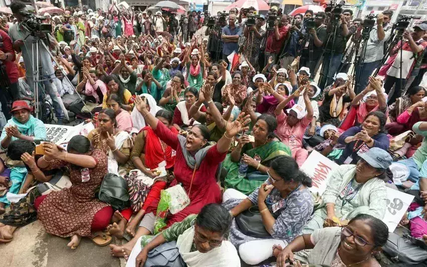 Kerala : आशा कार्यकर्ताओं का कहना है कि सरकार चाहती Kerala : आशा कार्यकर्ताओं का कहना है कि सरकार चाहती