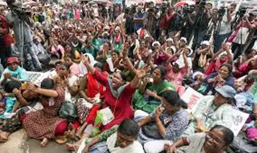 ASHA कार्यकर्ताओं को बड़ा झटका स्वास्थ्य मंत्री से वार्ता भी विफल ASHA कार्यकर्ताओं को बड़ा झटका स्वास्थ्य मंत्री से वार्ता भी विफल