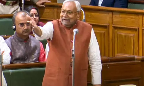 विधानसभा में मोबाइल देखकर प्रश्न पूछने पर विधायक पर भड़के मुख्यमंत्री, VIDEO विधानसभा में मोबाइल देखकर प्रश्न पूछने पर विधायक पर भड़के मुख्यमंत्री, VIDEO