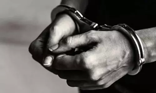 Tamil Nadu : महिला का यौन उत्पीड़न करने के आरोप में टूरिस्ट गाइड गिरफ्तार Tamil Nadu : महिला का यौन उत्पीड़न करने के आरोप में टूरिस्ट गाइड गिरफ्तार