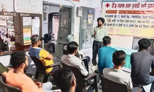 Jalandhar: नशीली दवाओं के दुरुपयोग के खिलाफ जागरूकता फैलाना Jalandhar: नशीली दवाओं के दुरुपयोग के खिलाफ जागरूकता फैलाना